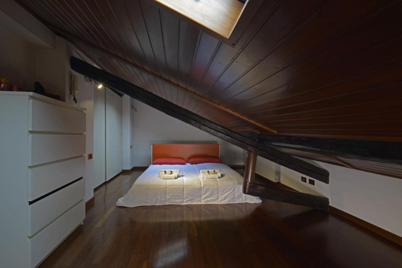 Cenisio - Corso Sempione Accogliente Mansarda Di Design Milão Exterior foto